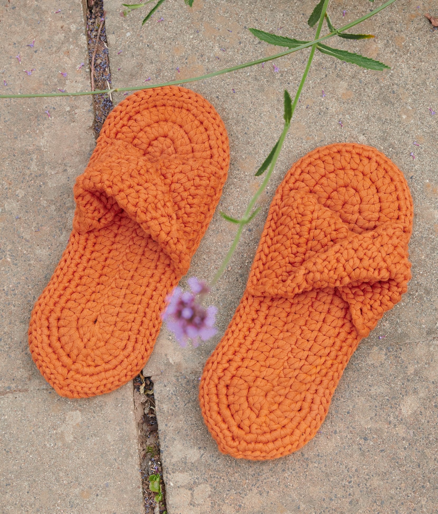 HÄKELSLIPPER · THE TUBE