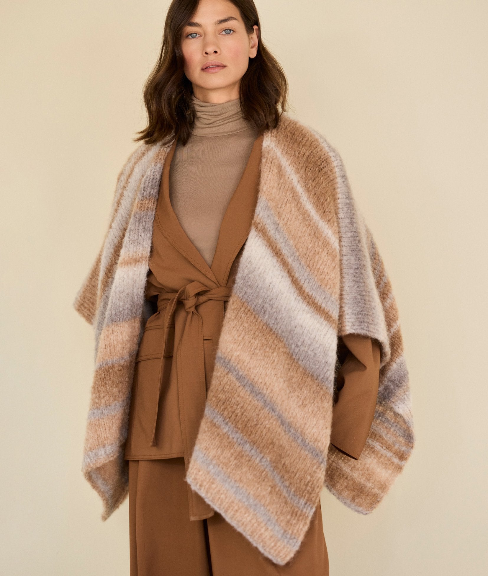 PONCHO · GIGANTE