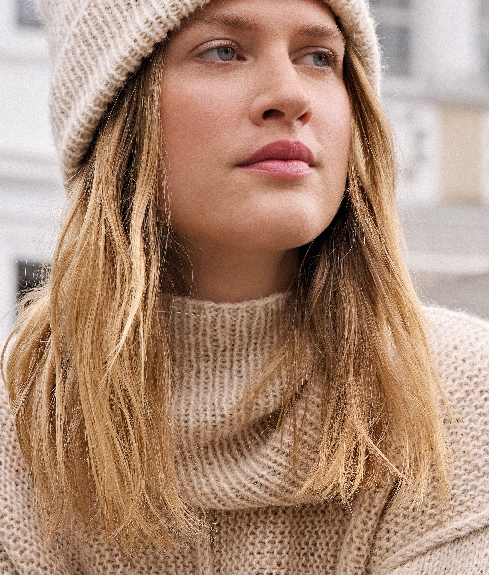 LOOP IM RIPPENMUSTER · NATURAL ALPACA PELO