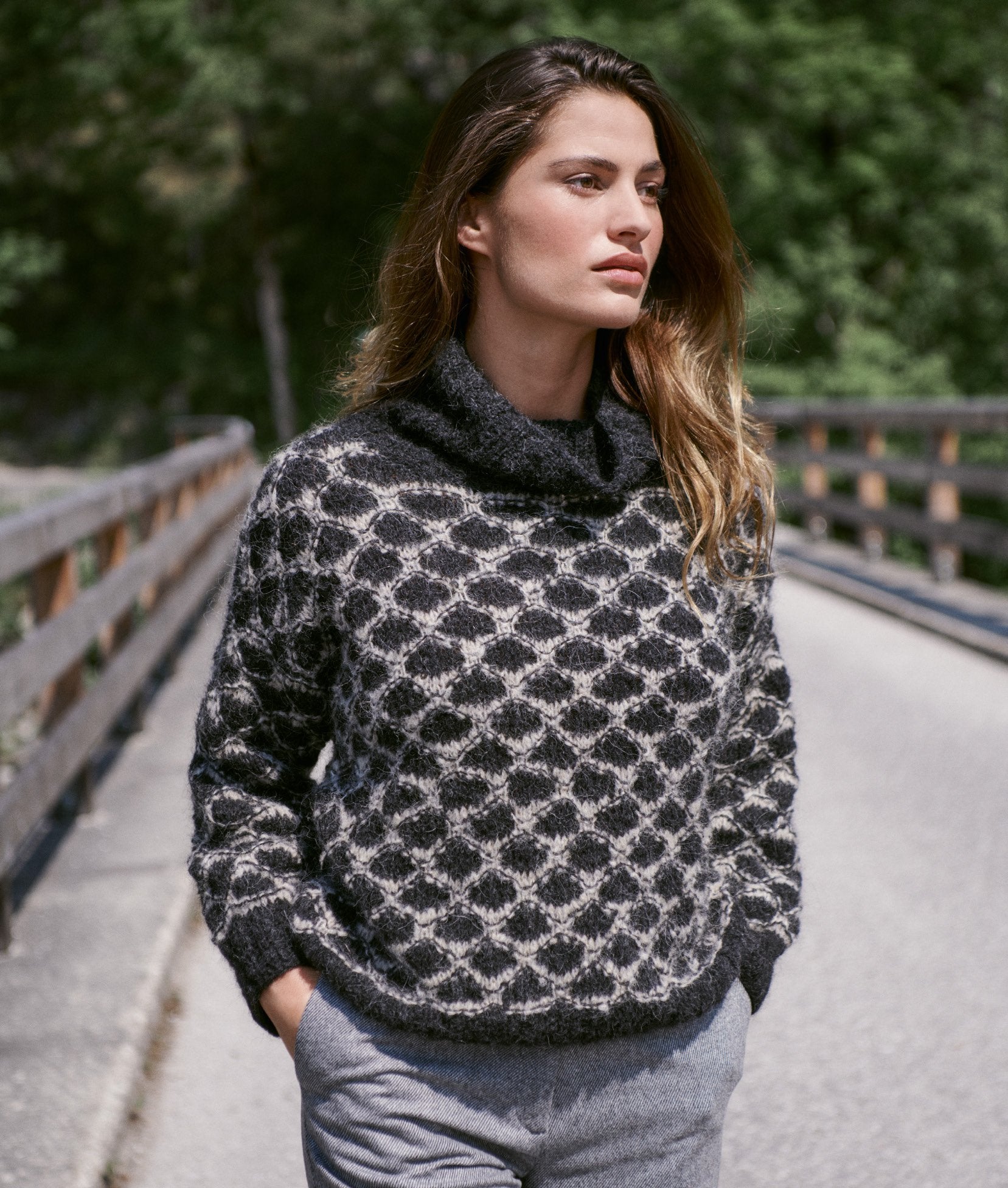 ROLLKRAGENPULLOVER · NATURAL ALPACA LUNGO
