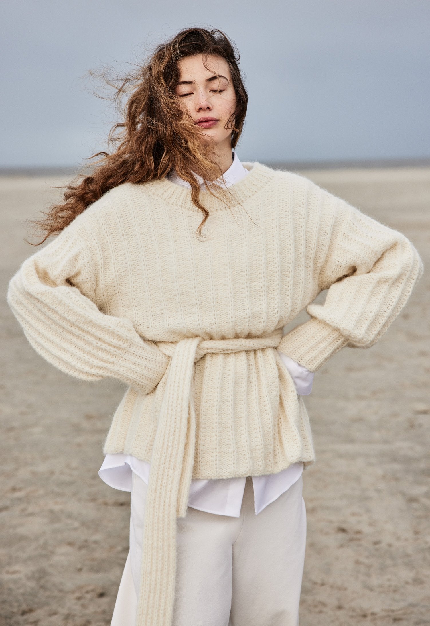 PULLOVER MIT RÜCKENSCHLITZ UND GÜRTEL · ALPACA MODA